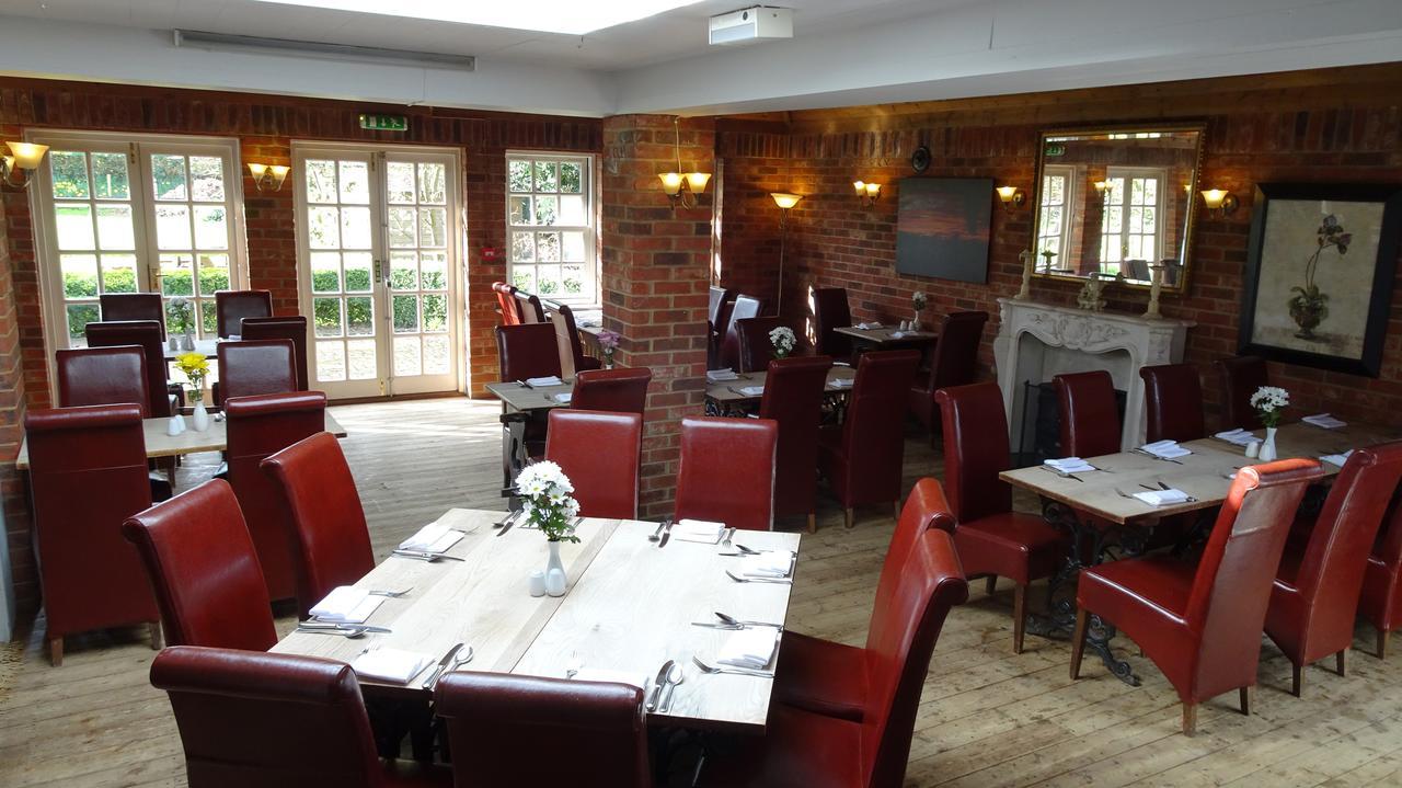 The Furze Bush Inn Newbury  Bagian luar foto