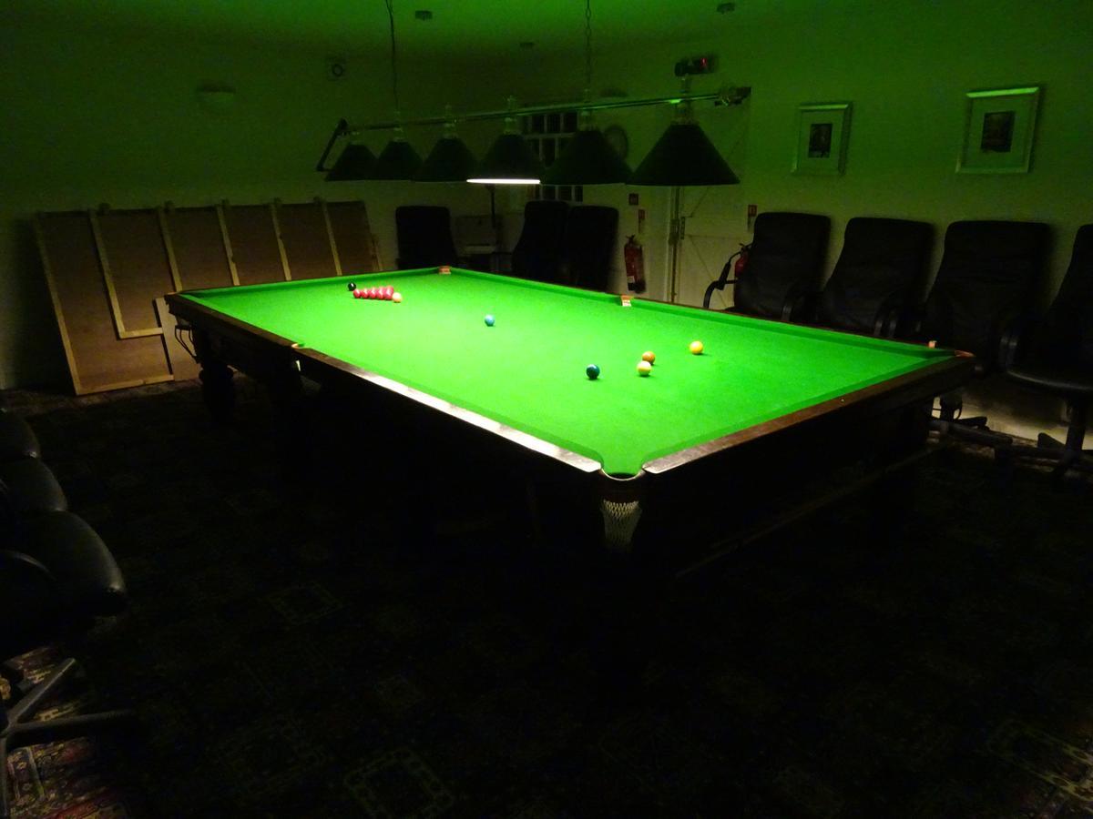 The Furze Bush Inn Newbury  Bagian luar foto