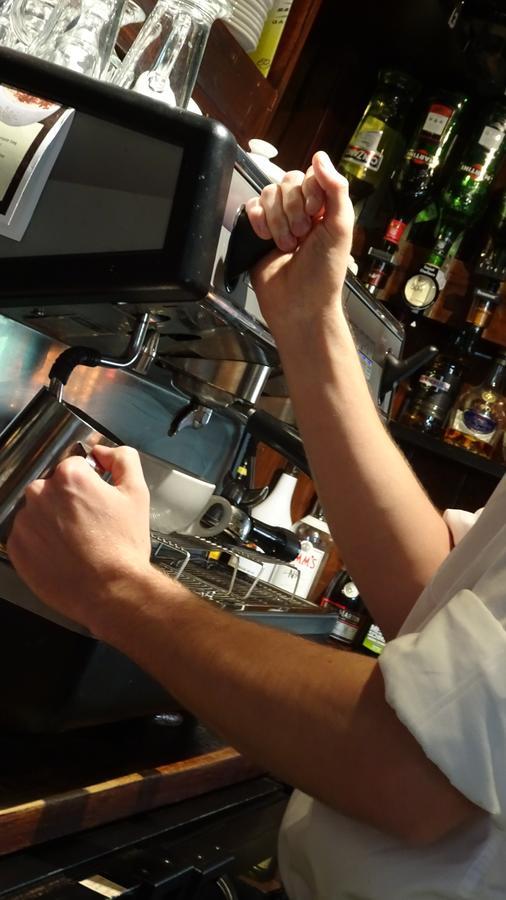 The Furze Bush Inn Newbury  Bagian luar foto